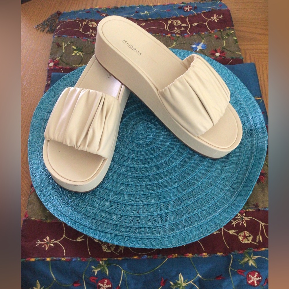 Aerosoles DADA Slide Tan Wedges size 10